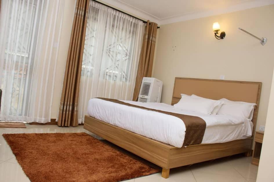 Santa Maria Hotel Entebbe Exterior foto